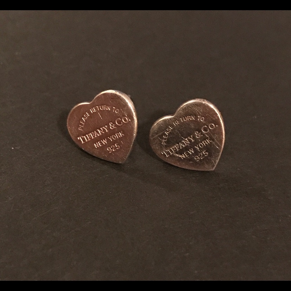 Tiffany’s mini heart tag earrings